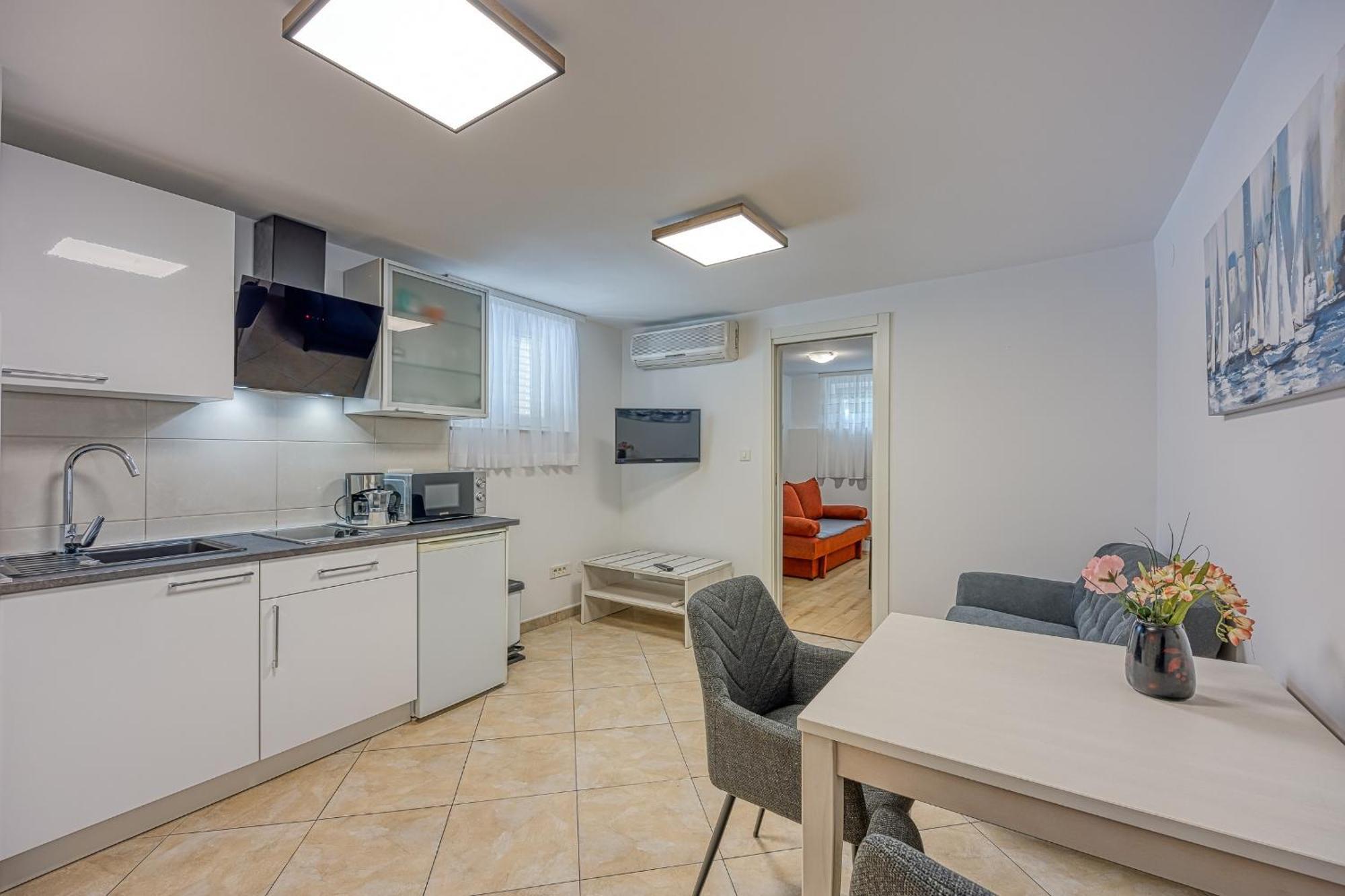 Apartments Pino โรวีน ภายนอก รูปภาพ