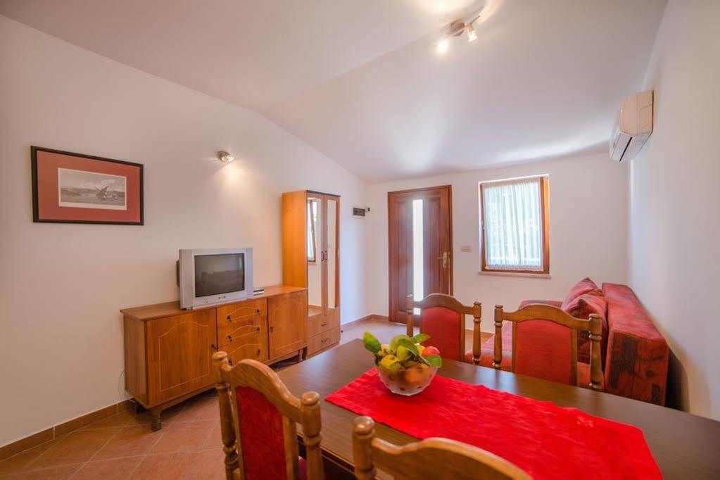 Apartments Pino โรวีน ภายนอก รูปภาพ